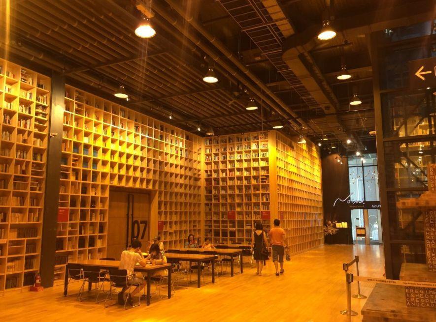 韓国図書館、韓国書店、韓国本屋、韓国、韓国名所、韓国ドラマ、韓国ドラマ撮影、ウルチロ、イテウォン、パジュ、本屋、図書館、ステキな図書館、ステキな本屋、ステキな書店、パジュ本屋、パジュ図書館、ソウル図書館、ビョルマダン図書館、韓国ドラマ、キム秘書がどうして、シカゴタイプライター