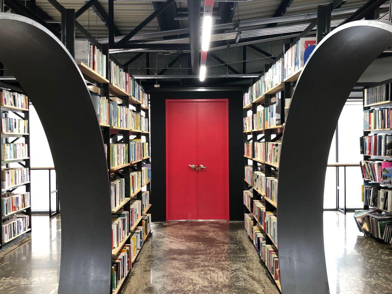 《德魯納酒店》 圖書館