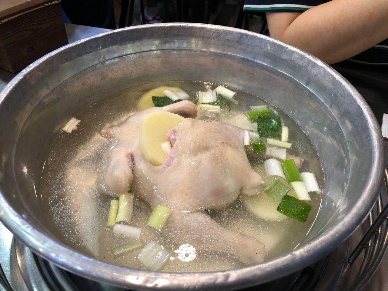 Honest review on Dongdaemun's most popular food "Jinokhwa Dakhanmari"!