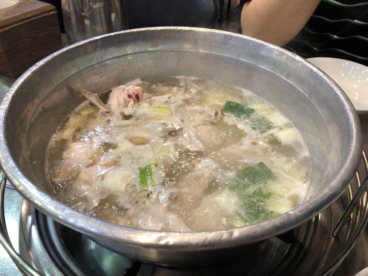 Honest review on Dongdaemun's most popular food "Jinokhwa Dakhanmari"!