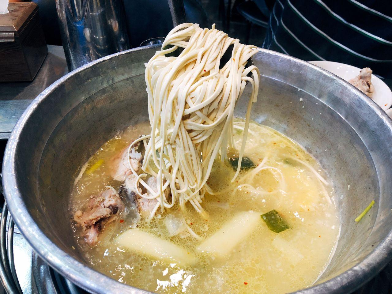 Honest review on Dongdaemun's most popular food "Jinokhwa Dakhanmari"!