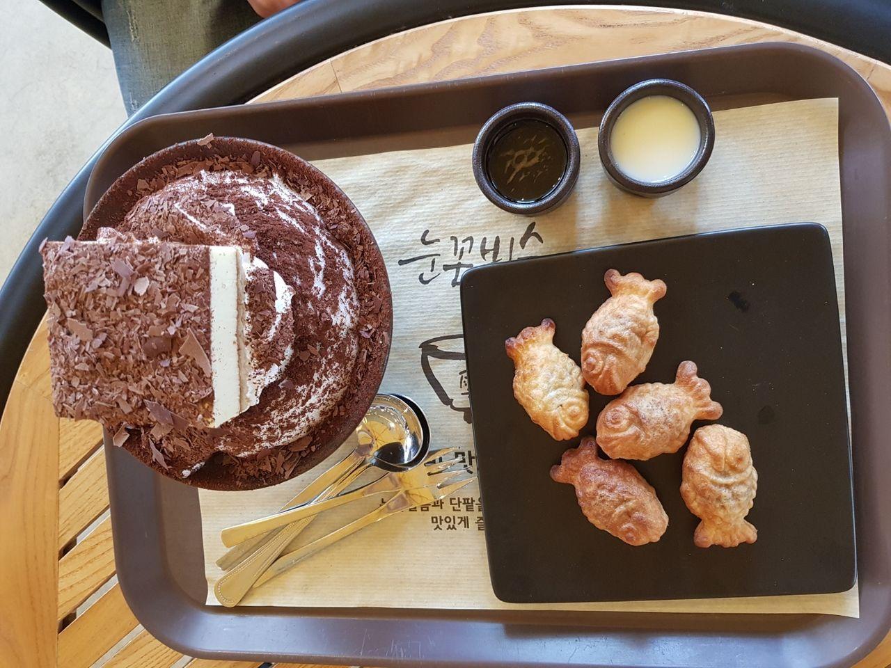 Famous Korean Bingsu Shops Try all these amazing bingsu stores and cool off in steaming Korean Summer!