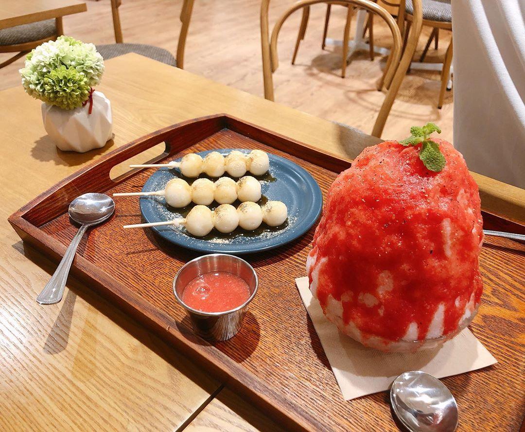 Famous Korean Bingsu Shops Try all these amazing bingsu stores and cool off in steaming Korean Summer!