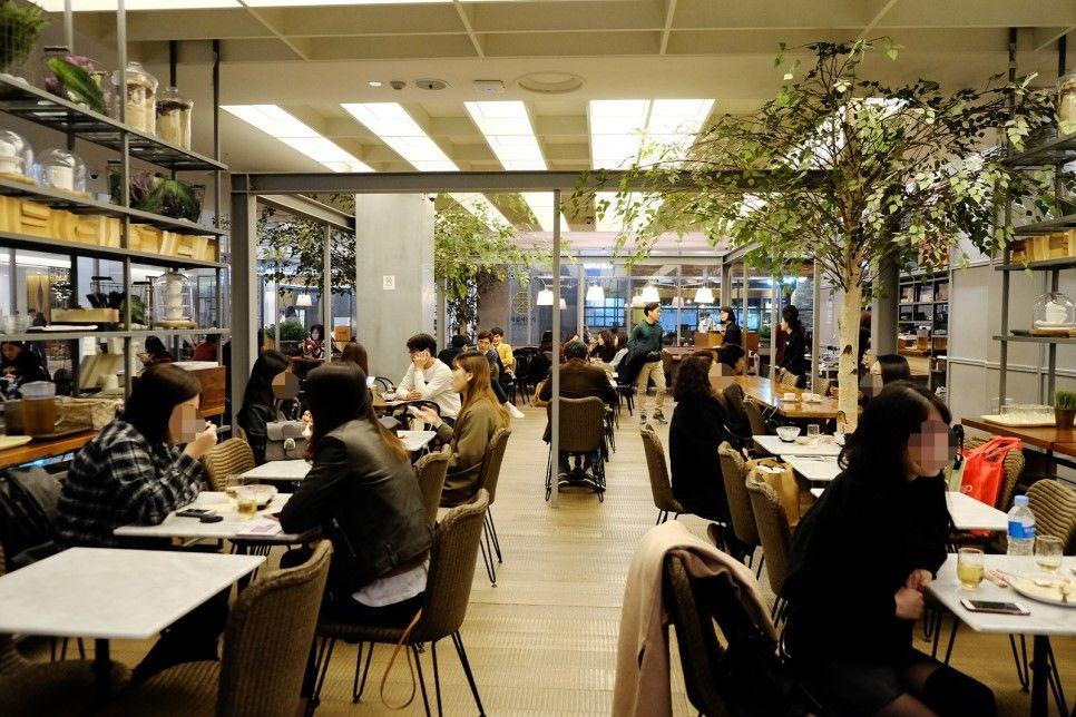 Famous Korean Bingsu Shops Try all these amazing bingsu stores and cool off in steaming Korean Summer!