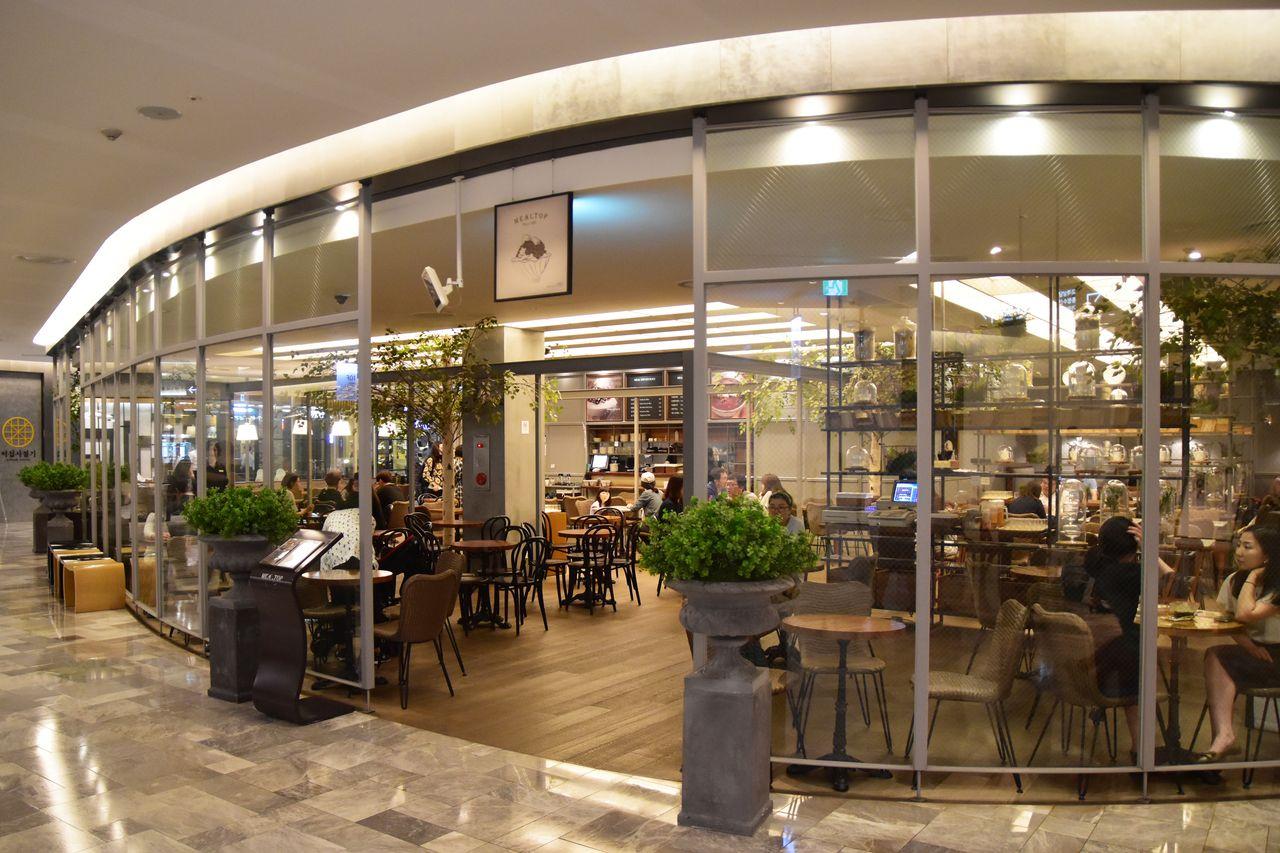 Famous Korean Bingsu Shops Try all these amazing bingsu stores and cool off in steaming Korean Summer!