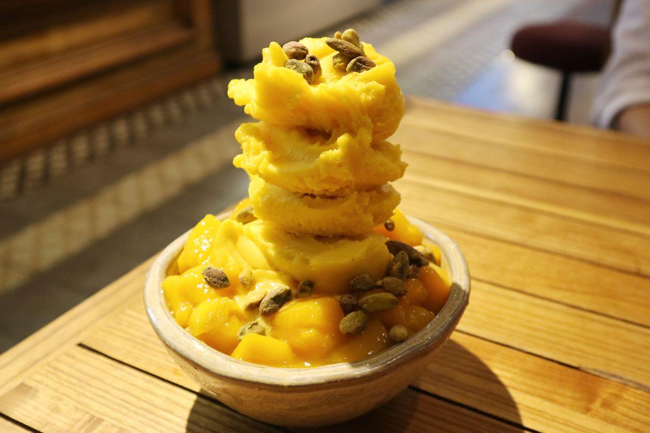 Famous Korean Bingsu Shops Try all these amazing bingsu stores and cool off in steaming Korean Summer!