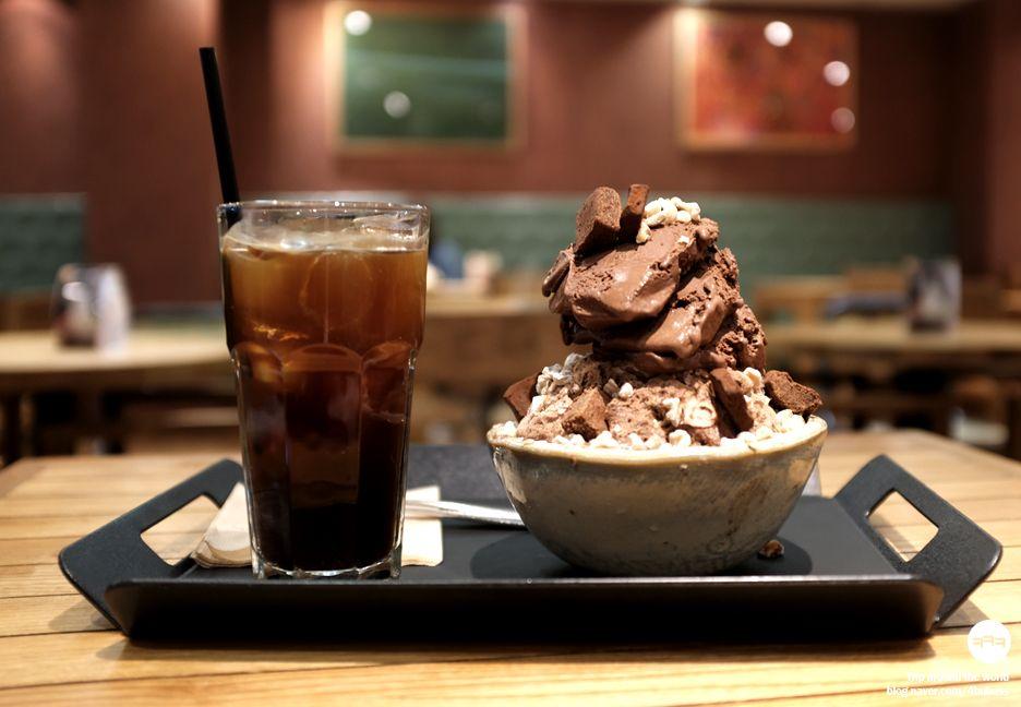 Famous Korean Bingsu Shops Try all these amazing bingsu stores and cool off in steaming Korean Summer!