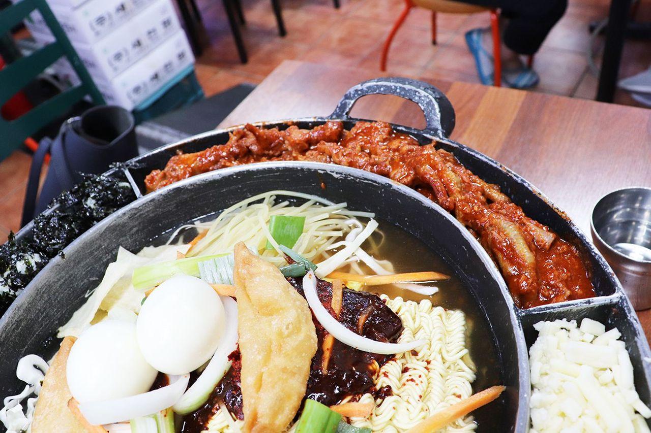 Seoul Must Eat | The most famous tteokbokki : Mabokrim Tteokbokki, Youngest Son