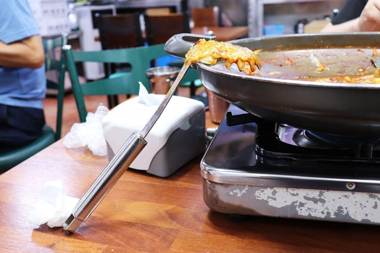 Seoul Must Eat | The most famous tteokbokki : Mabokrim Tteokbokki, Youngest Son