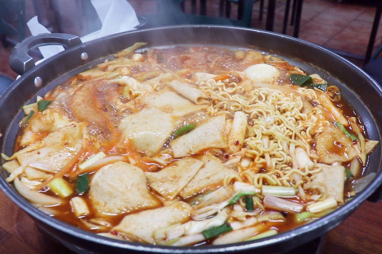 Seoul Must Eat | The most famous tteokbokki : Mabokrim Tteokbokki, Youngest Son