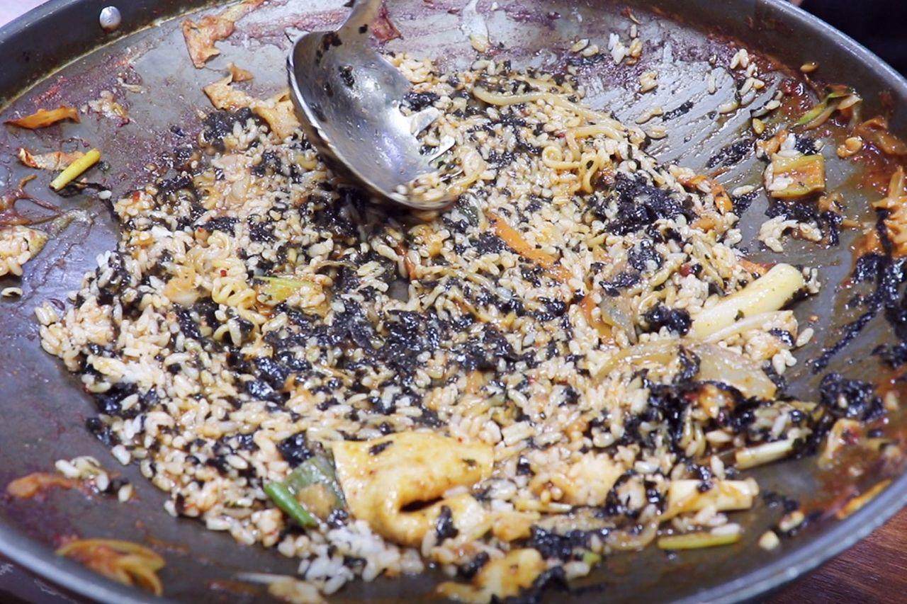 Seoul Must Eat | The most famous tteokbokki : Mabokrim Tteokbokki, Youngest Son