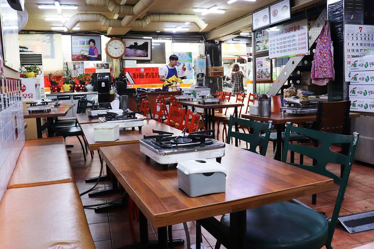 Seoul Must Eat | The most famous tteokbokki : Mabokrim Tteokbokki, Youngest Son