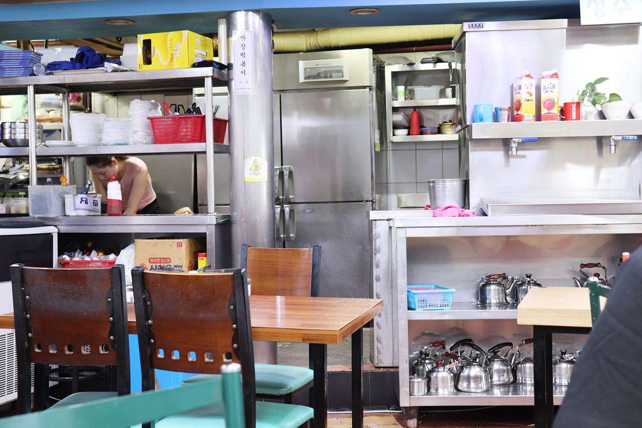 Seoul Must Eat | The most famous tteokbokki : Mabokrim Tteokbokki, Youngest Son