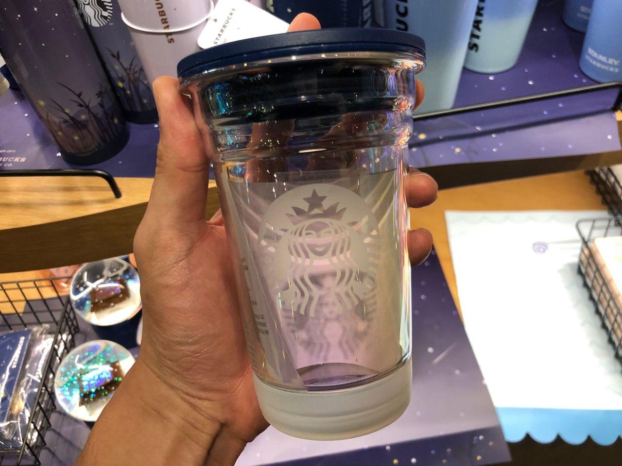 'Starbucks' дербака: нотлогдсон дизайн, хуванцар бөгжтэй, дахин ашиглах боломжтой соруултай мөн.