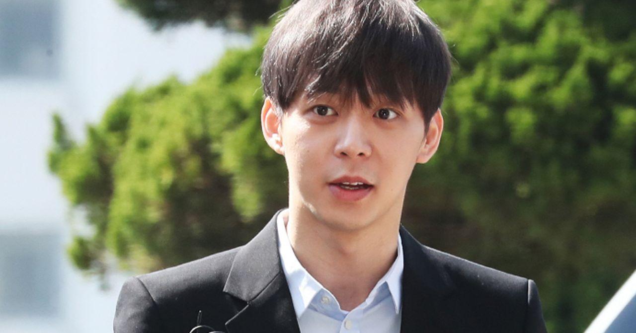 韓國演藝圈毒品風波相關新聞畫面，強調社會問題對演藝界的影響。