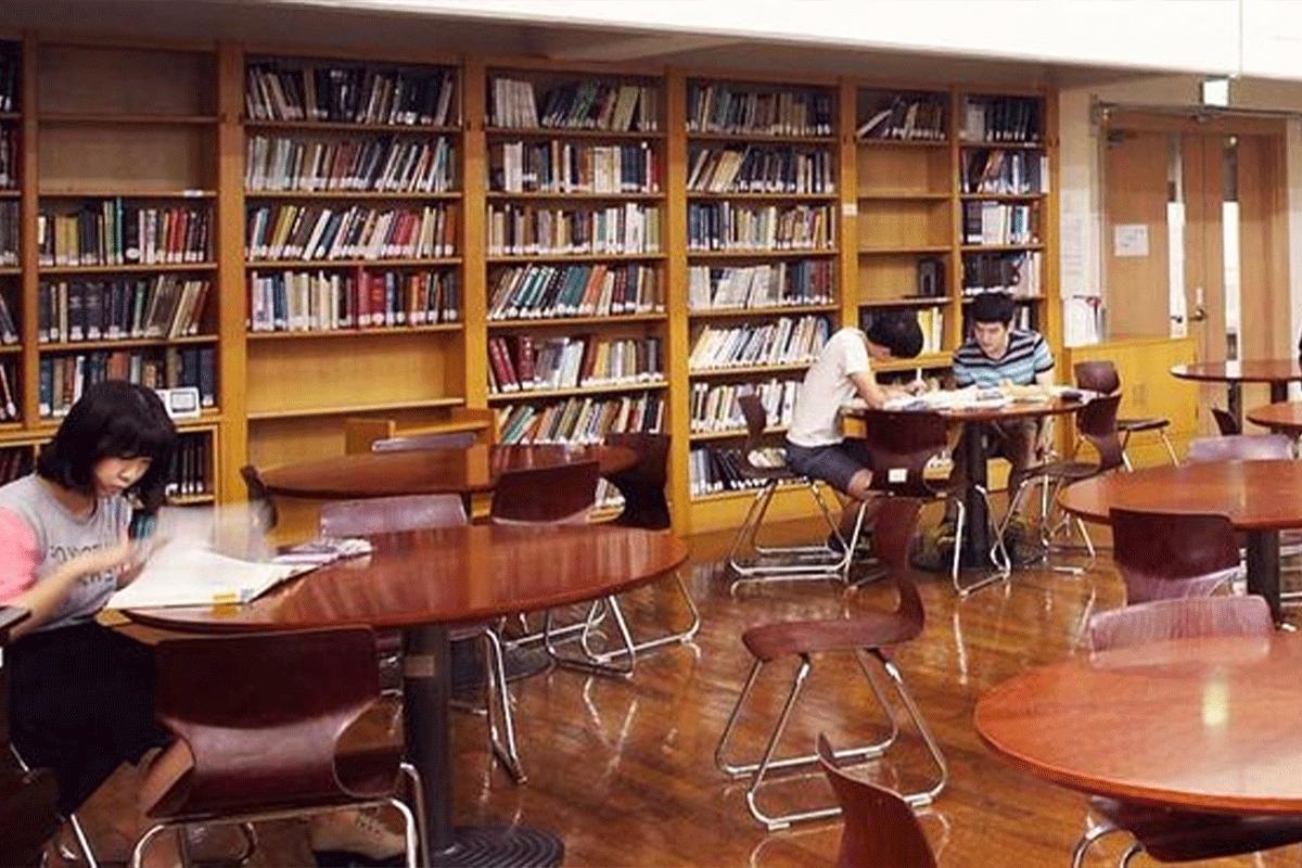 SNU students studying