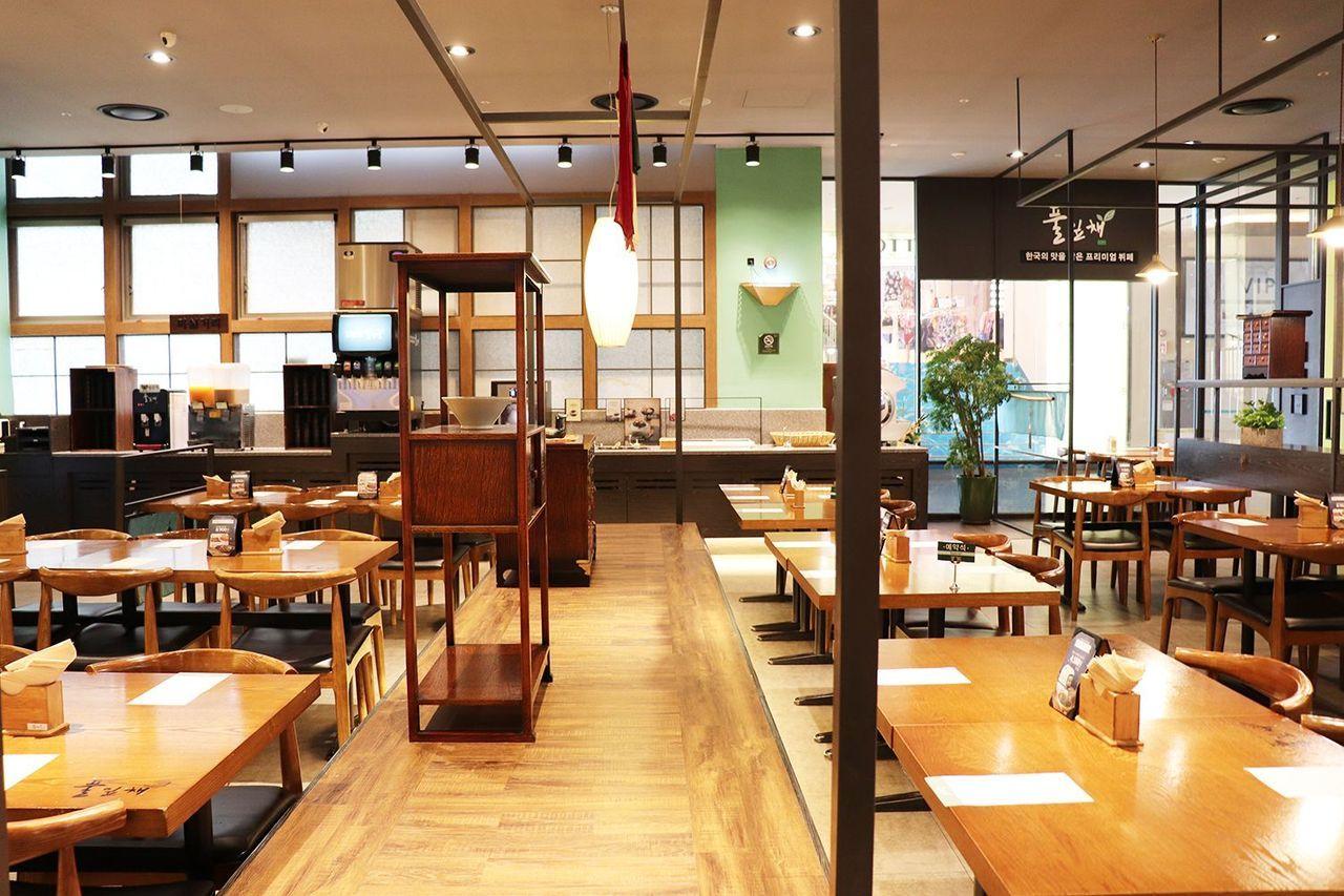 From airport buses to eating alone, answers to questions about traveling Korea!