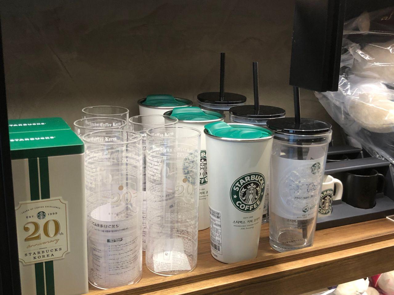 Commemorative plaque marking the origin of the first Starbucks store in Korea, Edae store established 1999.