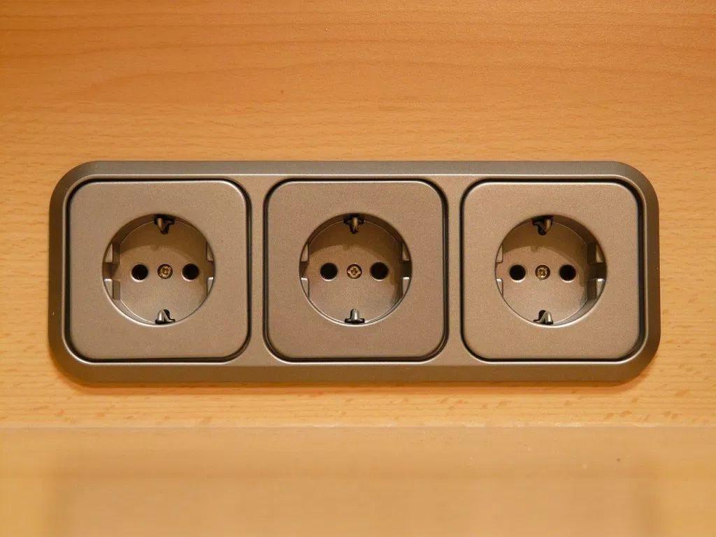 Korean Voltage/Plug/Adapters Info