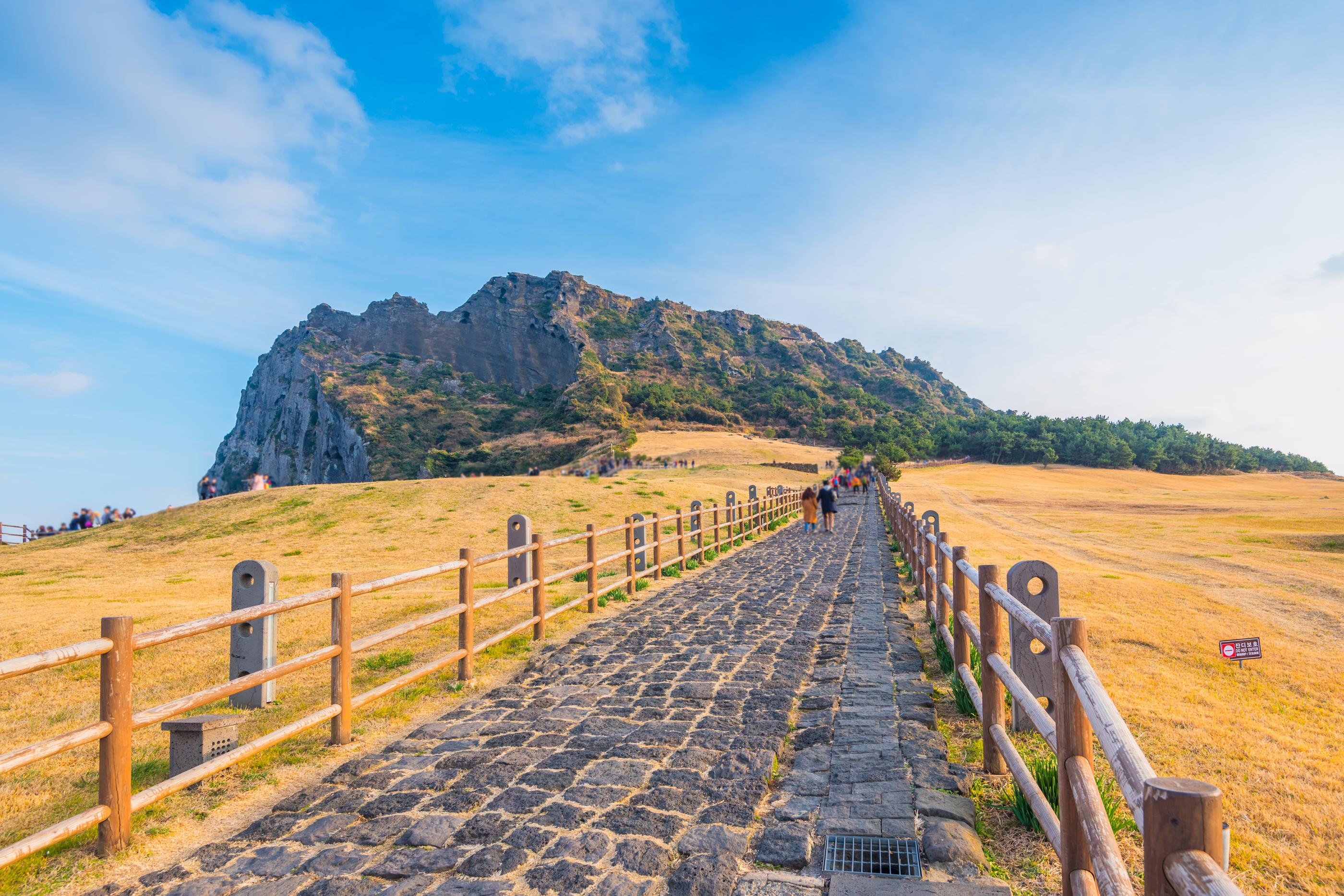 Đỉnh Seongsan Ilchulbong đảo jeju 