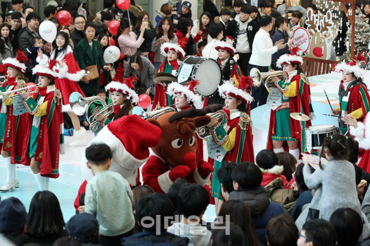 korea, christmas lights, yeongdeungpo times square parade