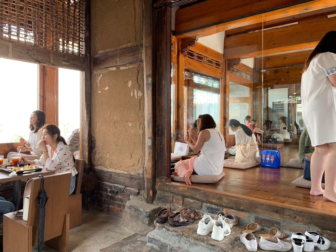 Onion Anguk | Seoul's most famous Hanok cafe!