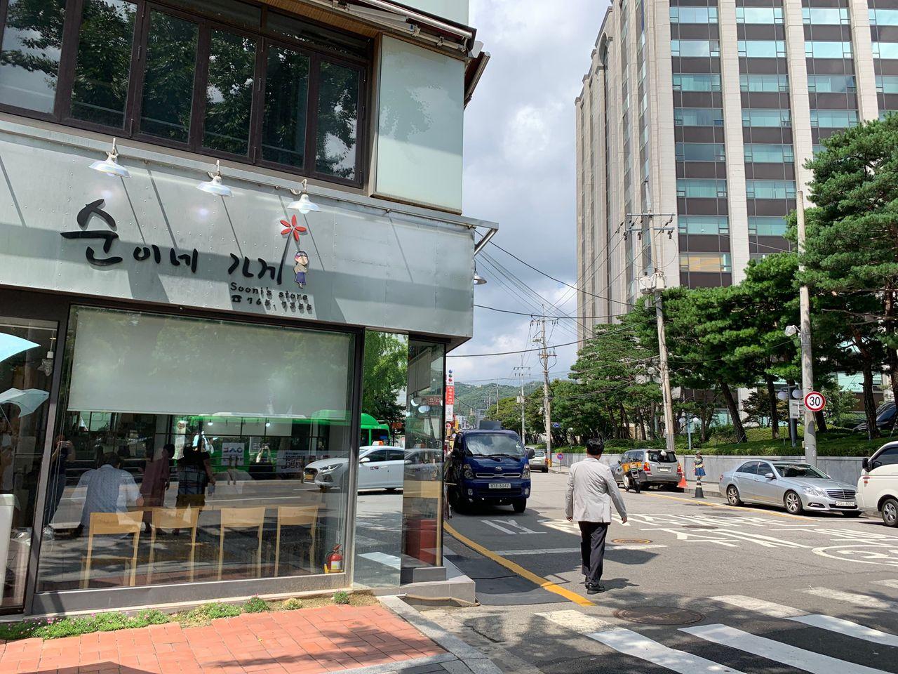 Onion Anguk | Seoul's most famous Hanok cafe!