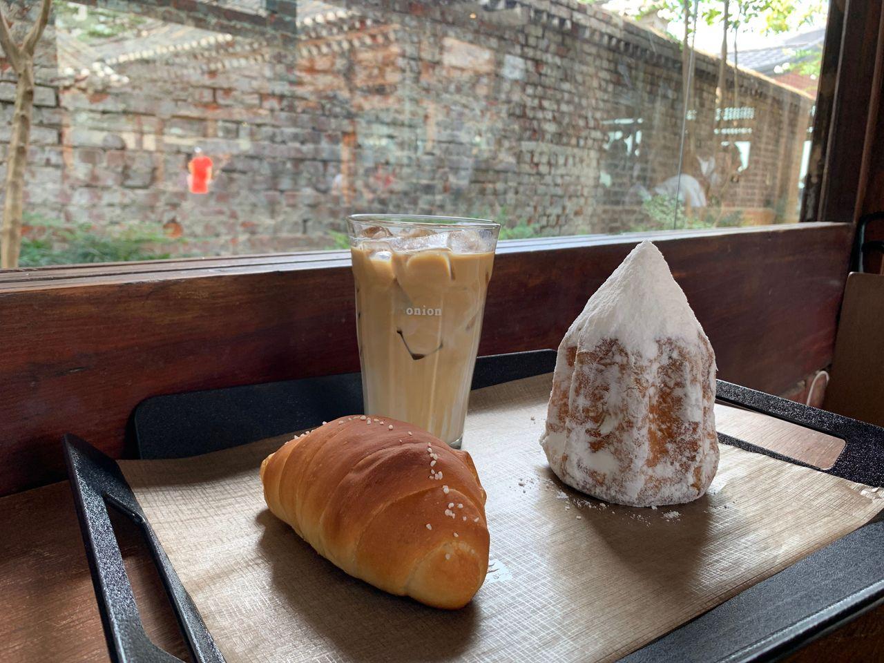 Onion Anguk | Seoul's most famous Hanok cafe!