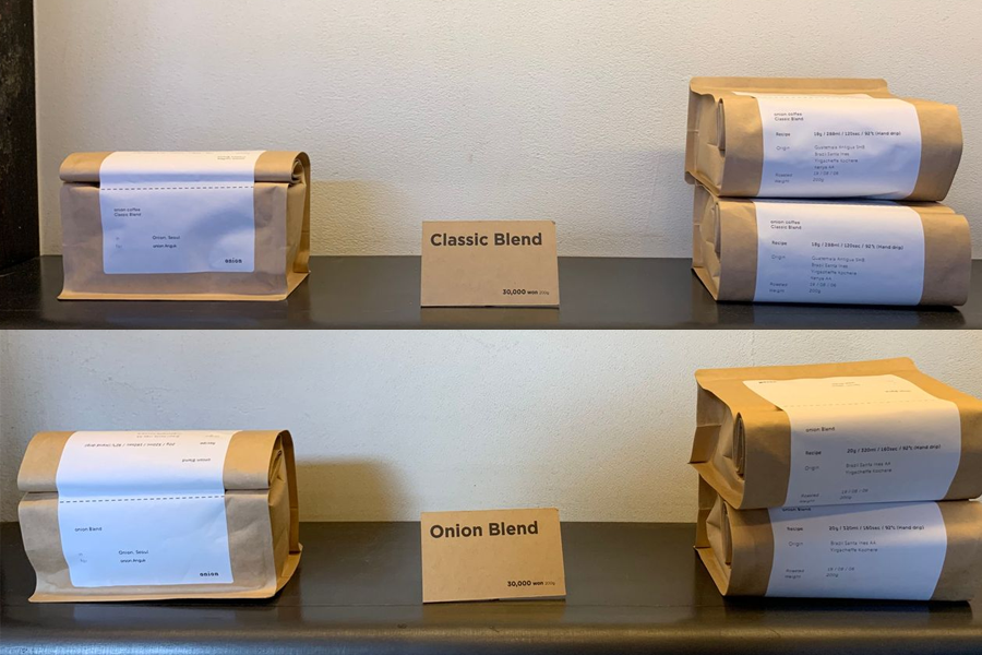 Onion咖啡廳的詳細菜單，含有咖啡和飲品的多樣選擇。