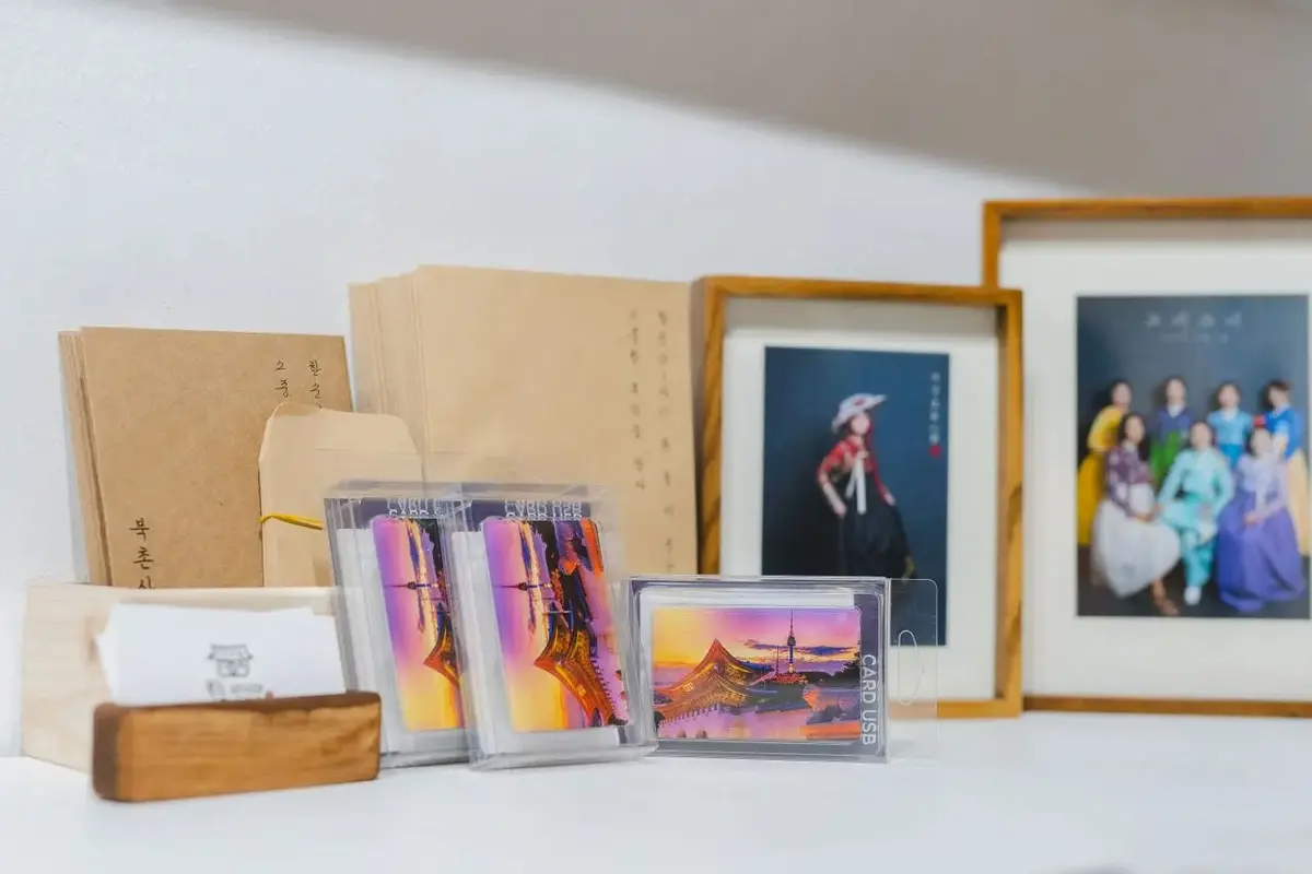 A picturesque view from a hanbok photoshoot in Korea.