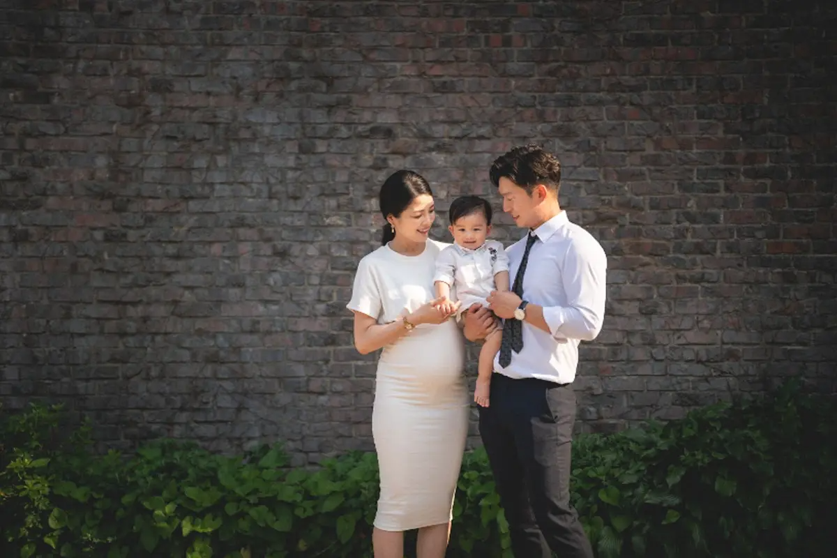 Explore the beauty and culture of Korea through this hanbok photoshoot.