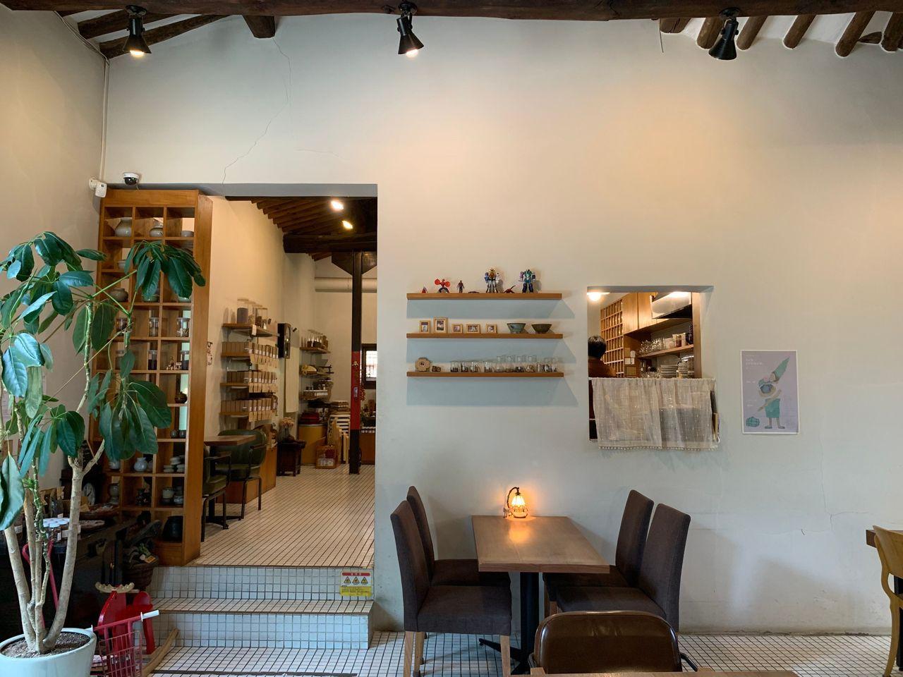 Gyeongbok Palace/Apgujeong Korean Foot Bath Cafe | Tea Therapy