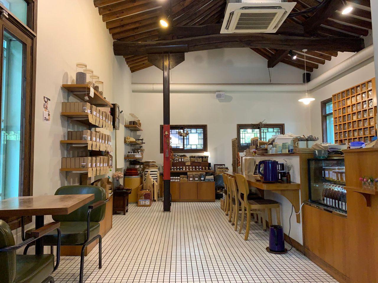 Gyeongbok Palace/Apgujeong Korean Foot Bath Cafe | Tea Therapy