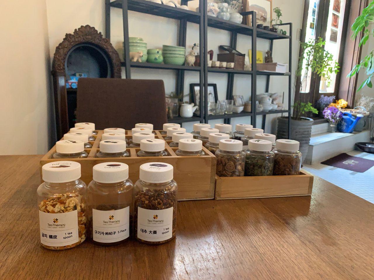 Gyeongbok Palace/Apgujeong Korean Foot Bath Cafe | Tea Therapy