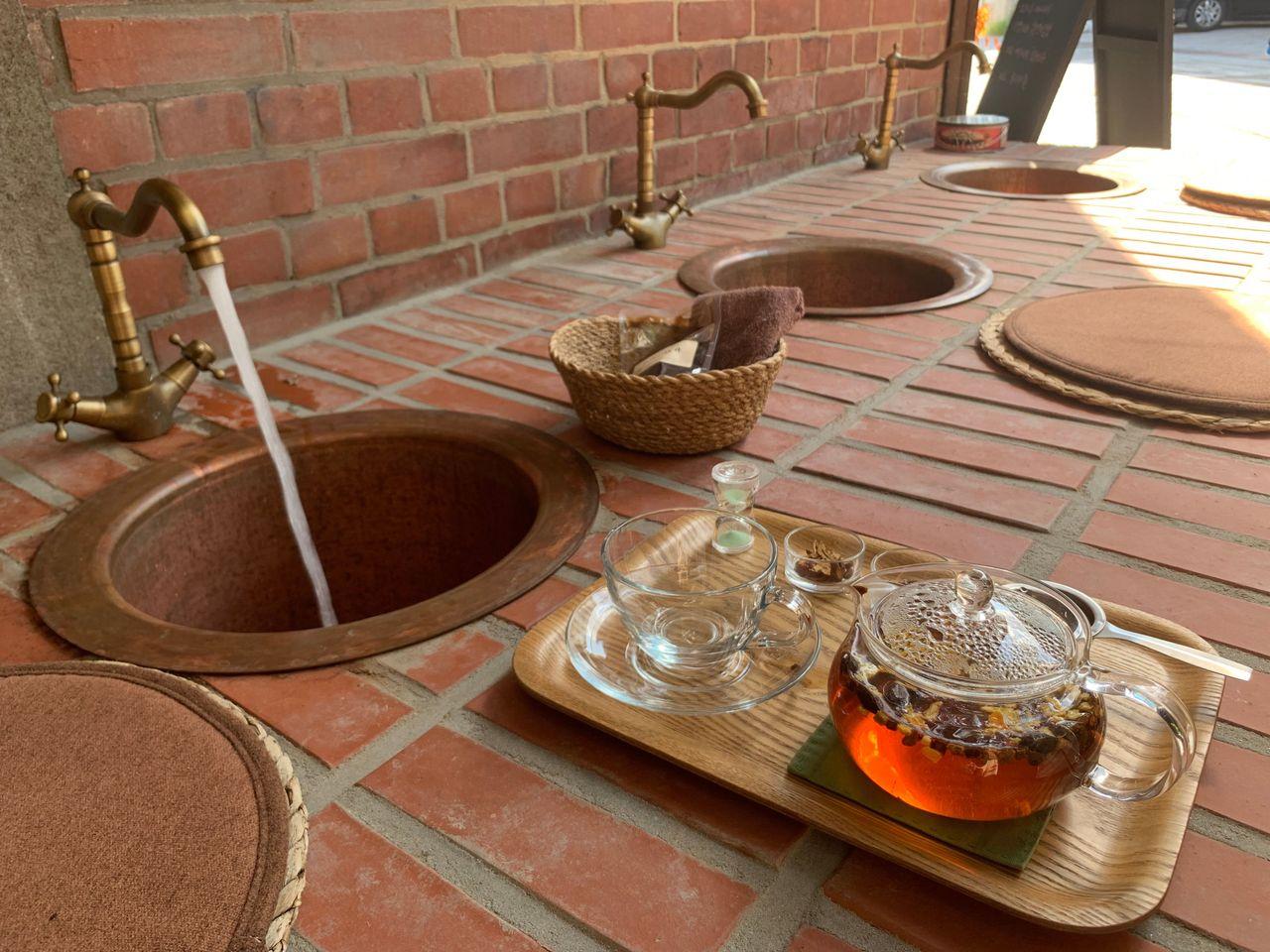 Gyeongbok Palace/Apgujeong Korean Foot Bath Cafe | Tea Therapy