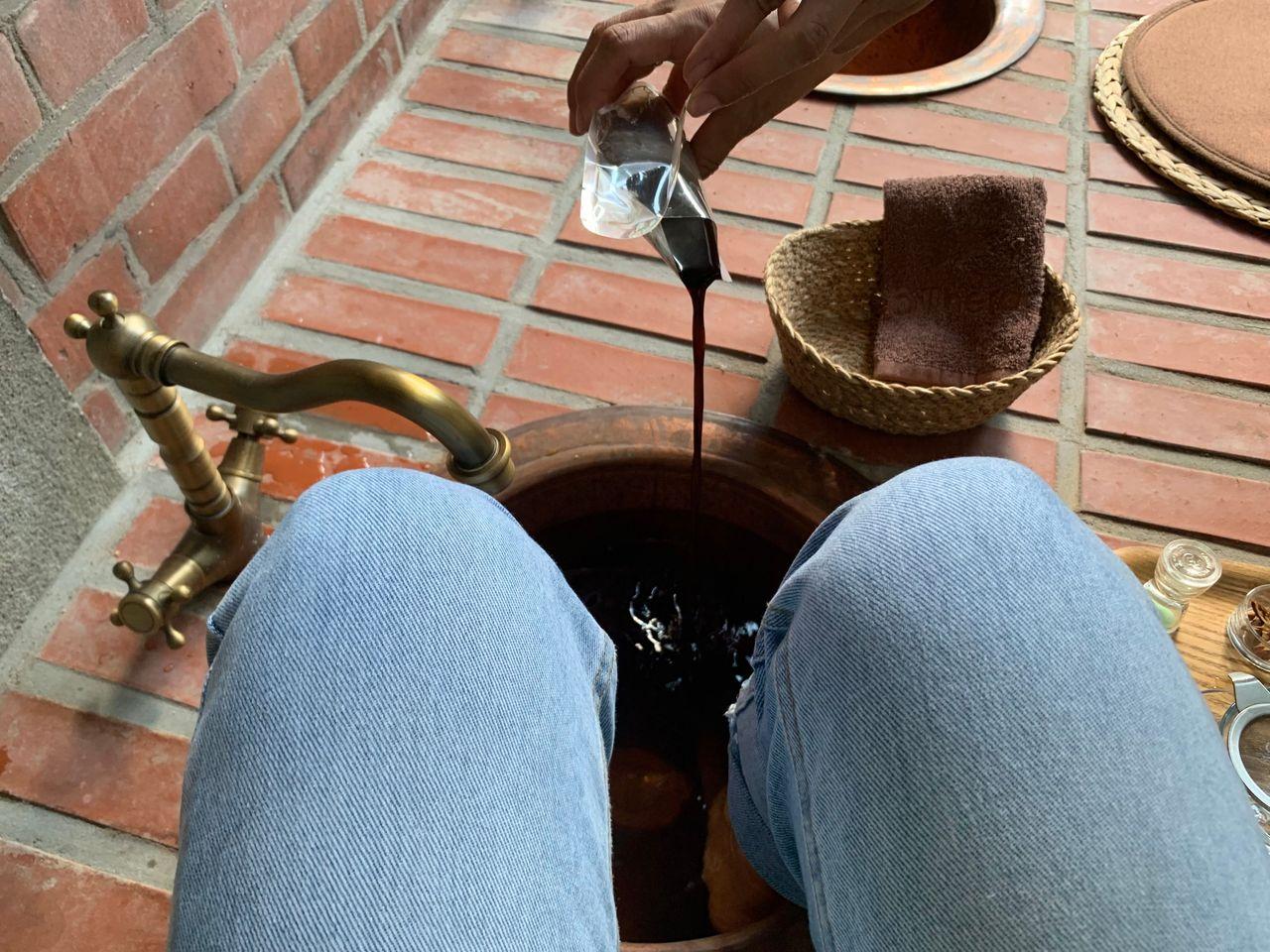 Gyeongbok Palace/Apgujeong Korean Foot Bath Cafe | Tea Therapy