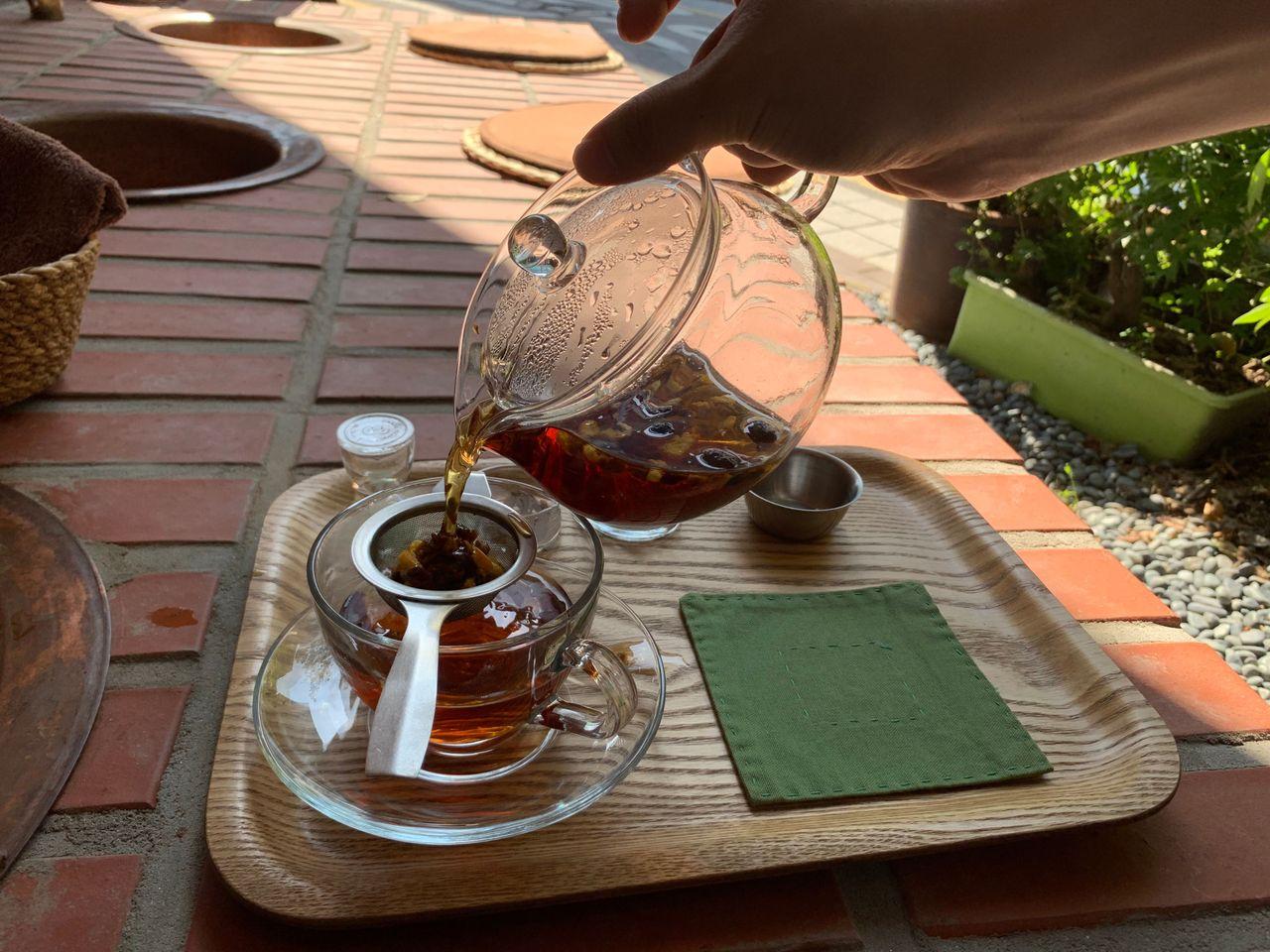 Gyeongbok Palace/Apgujeong Korean Foot Bath Cafe | Tea Therapy