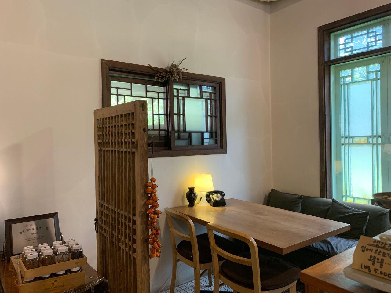 Gyeongbok Palace/Apgujeong Korean Foot Bath Cafe | Tea Therapy