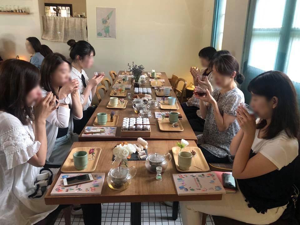 Gyeongbok Palace/Apgujeong Korean Foot Bath Cafe | Tea Therapy