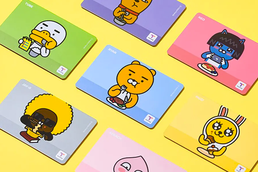 카카오프렌즈 캐릭터가 그려진 다양한 색상의 T-money 카드들