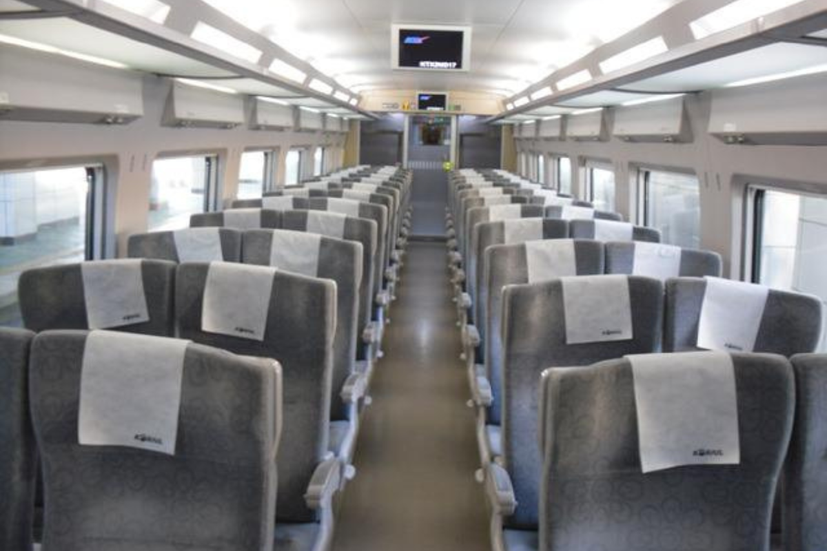 KTX 기차 내부의 좌석 및 시설이 보이는 이미지