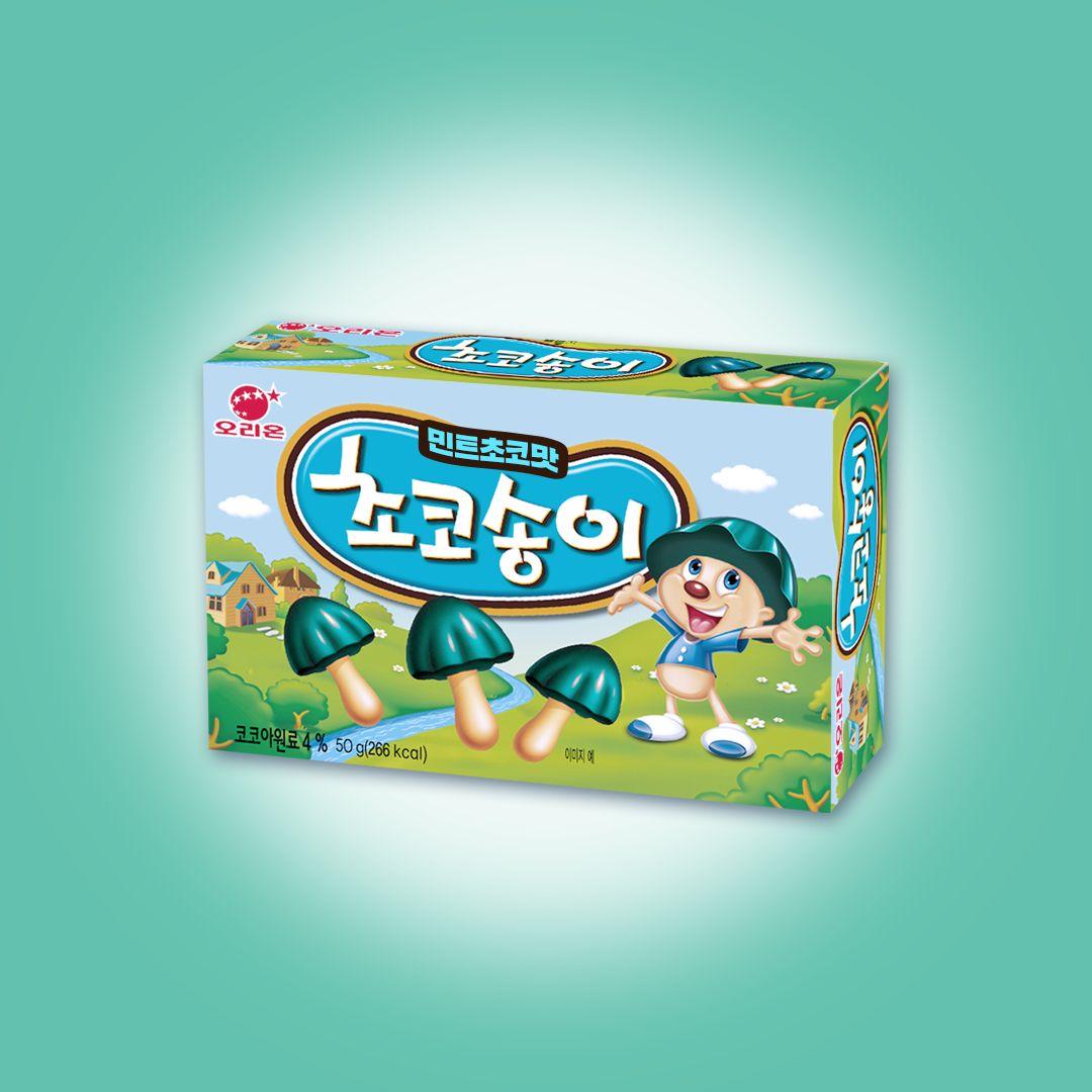 薄荷色系的蘑菇巧克力餅乾包裝，搭配好看的背景設計。