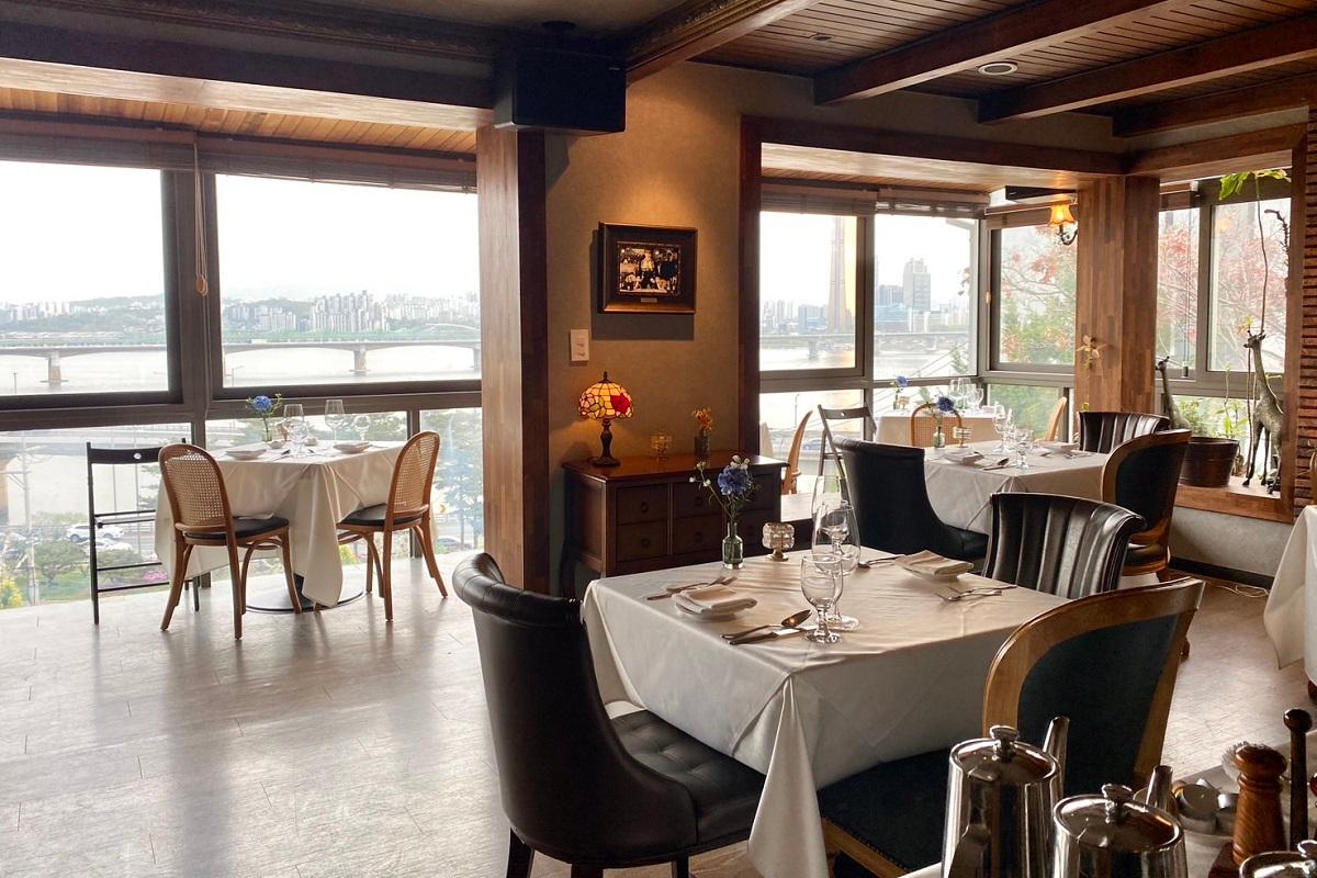 漢江、漢江レストラン、韓国夜景、ソウル夜景、夜景、プロポーズ、高級レストラン、コース料理、I.O.U、アイオーユー