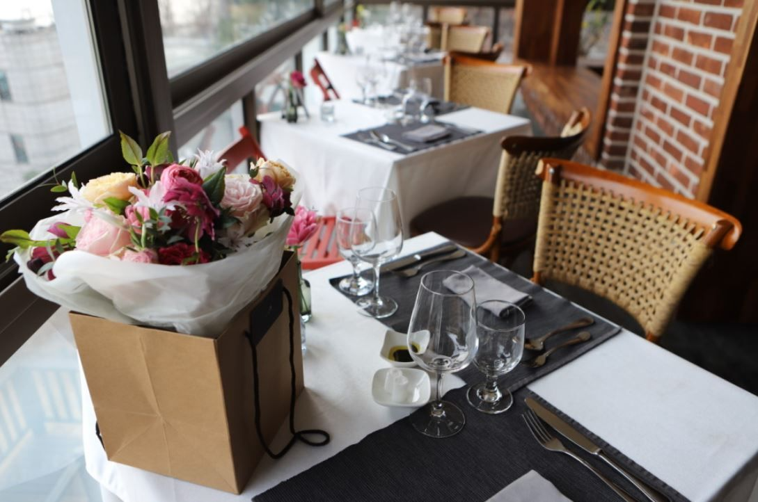 Beautiful Seoul Night View Restaurant | I.O.U