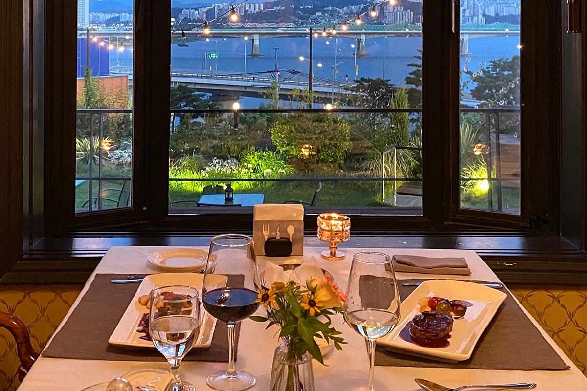 漢江、漢江レストラン、韓国夜景、ソウル夜景、夜景、プロポーズ、高級レストラン、コース料理、I.O.U、アイオーユー