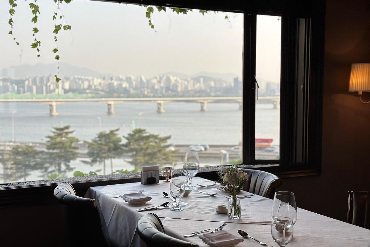 漢江、漢江レストラン、韓国夜景、ソウル夜景、夜景、プロポーズ、高級レストラン、コース料理、I.O.U、アイオーユー