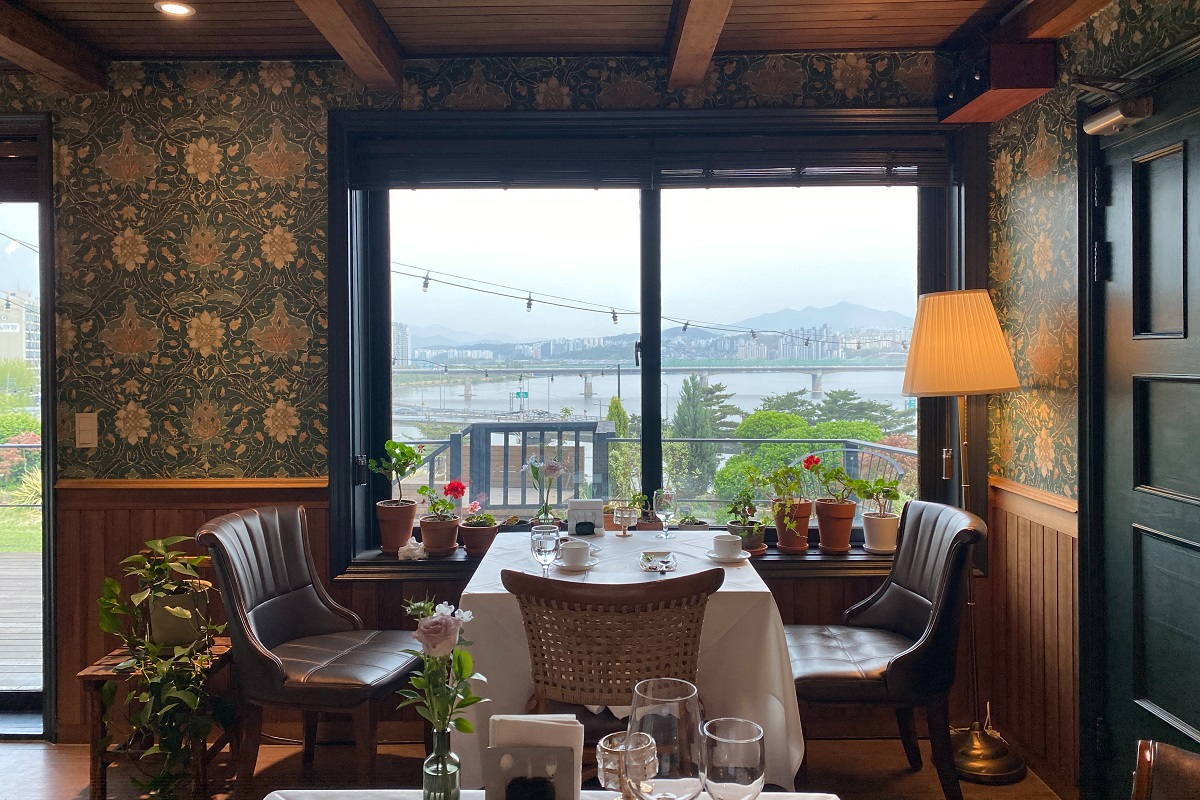 漢江、漢江レストラン、韓国夜景、ソウル夜景、夜景、プロポーズ、高級レストラン、コース料理、I.O.U、アイオーユー