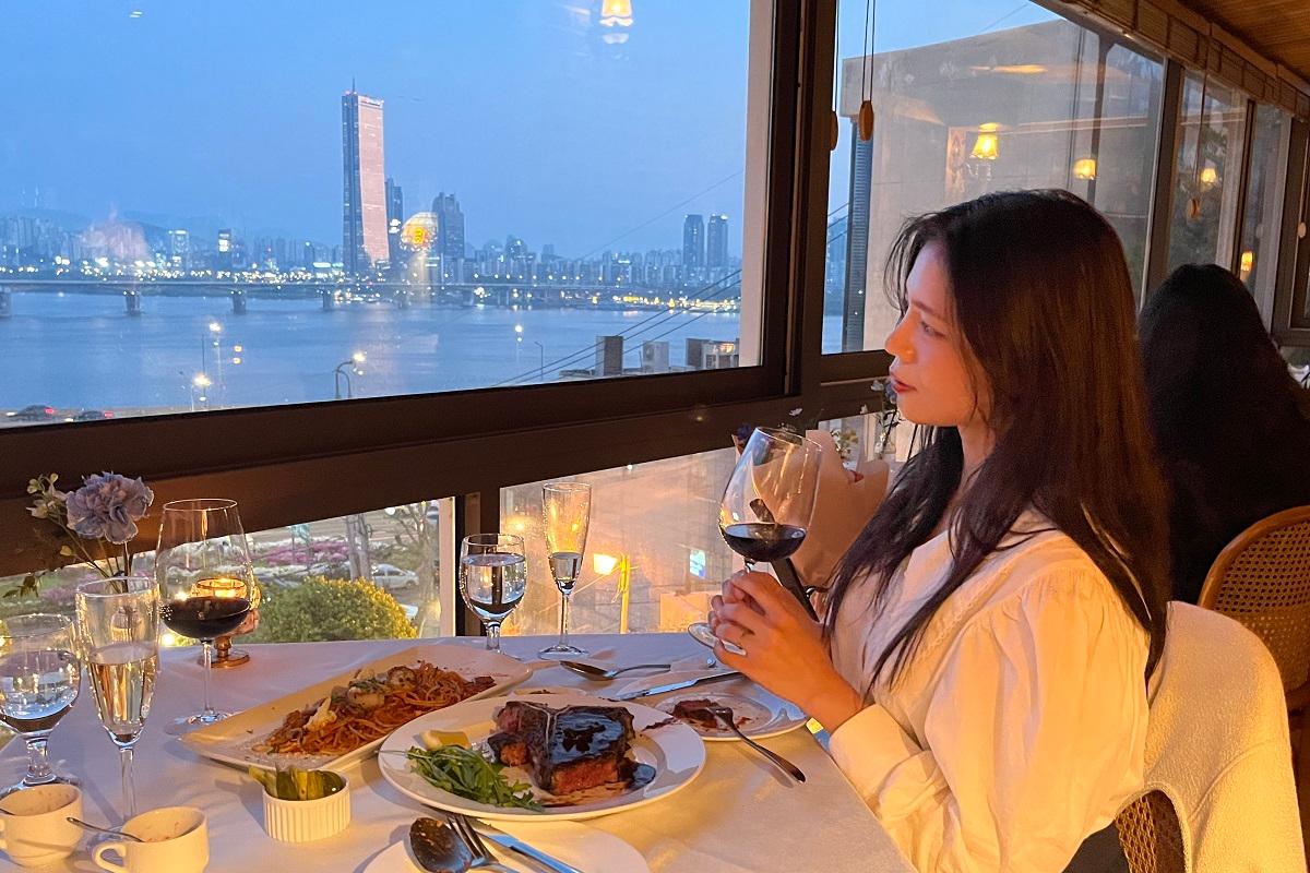 漢江、漢江レストラン、韓国夜景、ソウル夜景、夜景、プロポーズ、高級レストラン、コース料理、I.O.U、アイオーユー