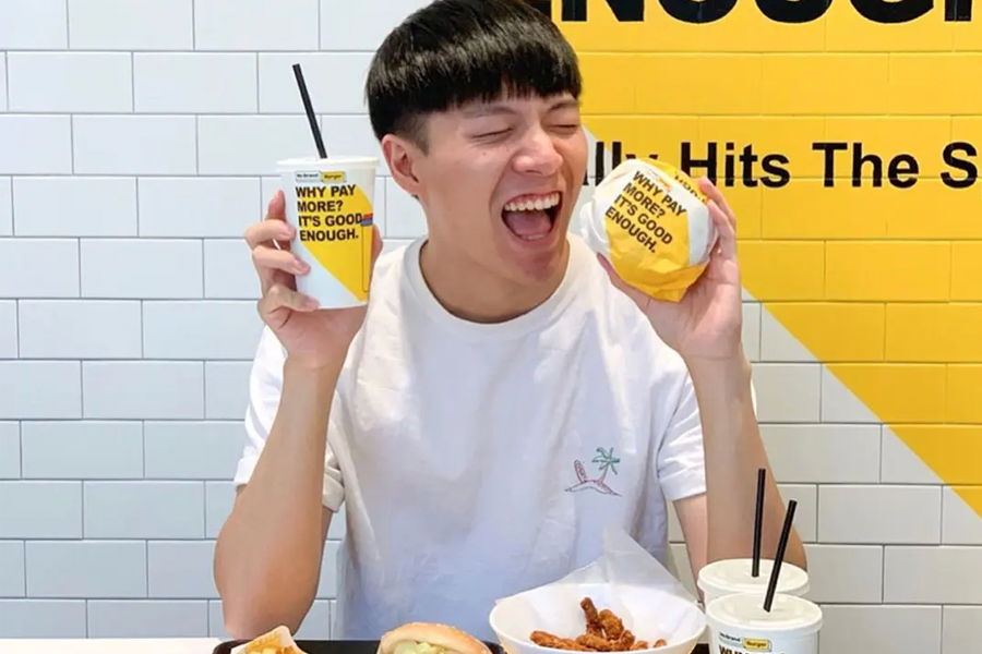 노브랜드 버거 카운터의 메뉴판 사진, 특별 메뉴로 구성