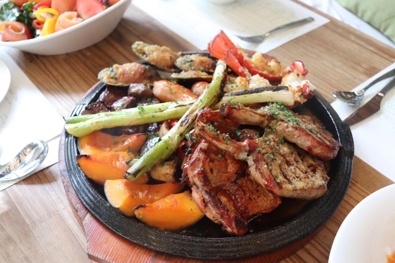 アーバンガーデンで提供される料理。細部まで気を配られた盛り付けが特徴的な特製料理